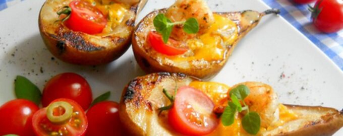 Запеченная груша с креветками и сыром