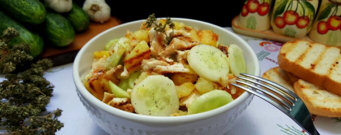 Салат с курицей и картофелем