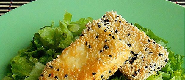 Жареная фета с медом и кунжутом