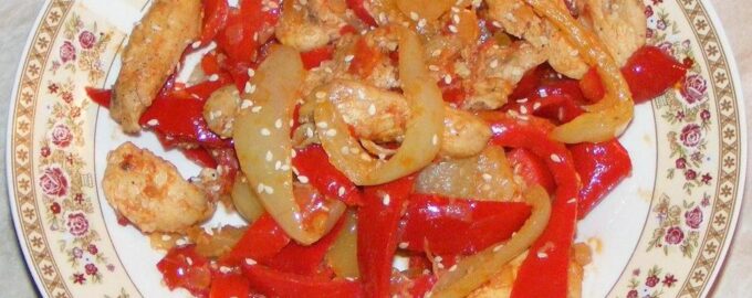 Курица с кунжутом и овощами