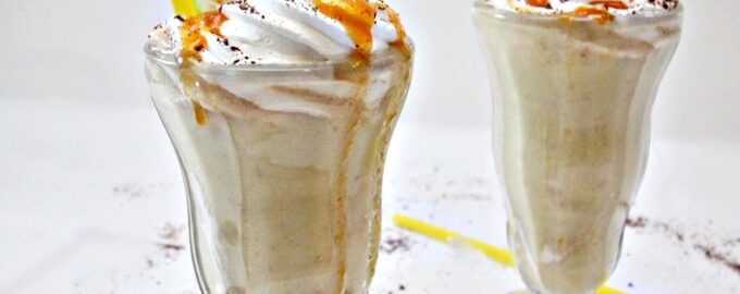 Молочный коктейль с дыней и бананом