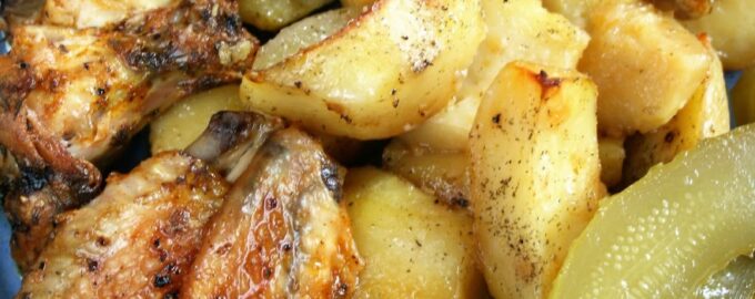 Крылышки в майонезе с печеным картофелем
