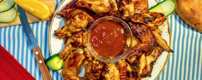 Куриные крылышки с медом, солодом и ткемали