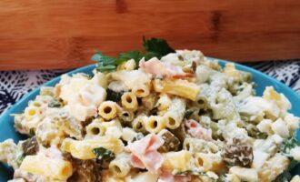 Салат из макарон с сыром фета