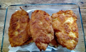 Свиная отбивная, фаршированная сыром