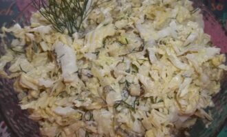 Салат из китайской капусты и соленых огурцов