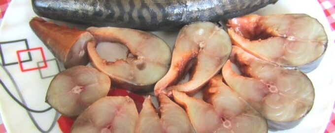 Засолка Скумбрии в луковой шелухе и чае.