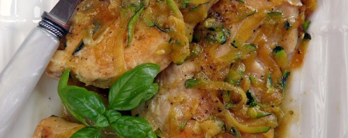 Куриное филе в горчичном соусе с цукини