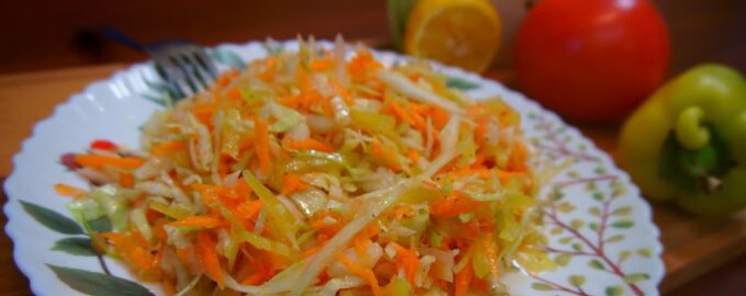 Салат из капусты белокочанной с соком лимона