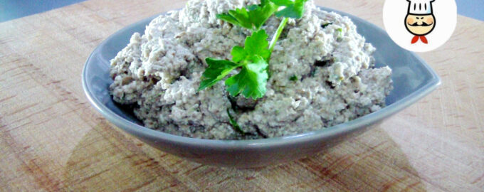 Печень трески с творогом и перепелиными яйцами