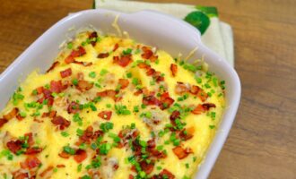 Картофельное пюре пюре в духовке с беконом и сельдереем