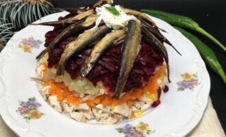 Курица под шубой со шпротами