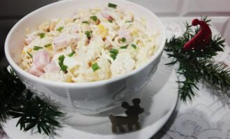 Новогодний салат с ананасом