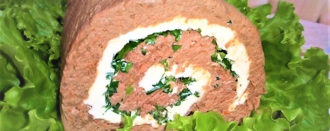 Очень вкусный и красивый рулет из печени со сливочным маслом и зеленью
