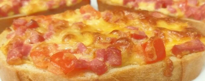 Горячие бутерброды с сыром и колбасой в духовке