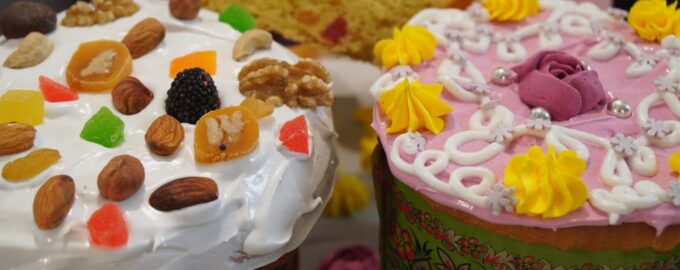 Пасхальный кулич на праздничный стол
