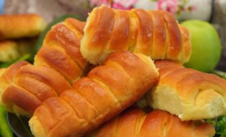 Булочки с творогом и изюмом
