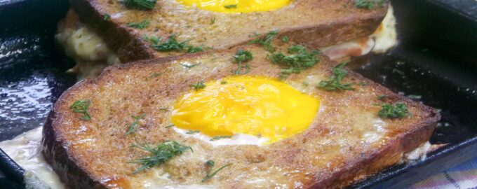 Вкуснейшие горячие бутерброды с сыром и яйцом. Рецепт быстрого завтрака