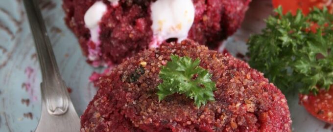 Свекольные котлеты с гречкой