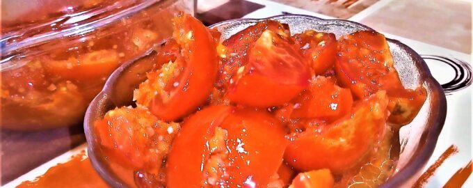 Маринованные помидоры и маринованные баклажаны закуски