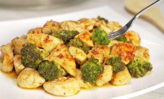 Курица с брокколи в апельсиновом чили-соусе