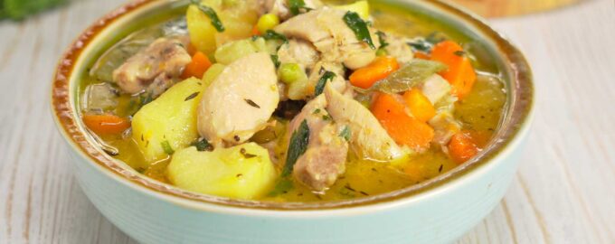 Тушеная курица с картофелем и овощами