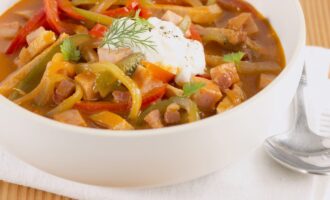 Солянка с колбасой
