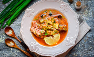 Солянка с копченой курицей