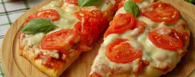 Пицца с тунцом и помидорами