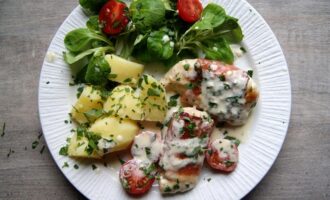 Куриная грудка в сливочном соусе с горгонзолой