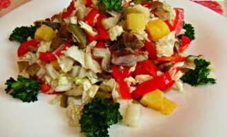 Салат с пекинской капустой и грибами постный