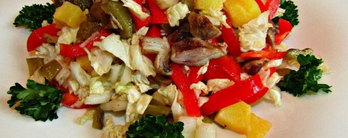 Салат с пекинской капустой и грибами постный