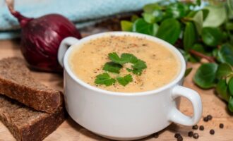 Быстрый гороховый суп-пюре с копченостями