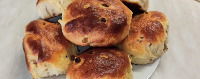 Мягкие и нежные домашние булочки с изюмом