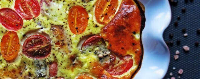 Запеченный омлет с помидорами и сыром