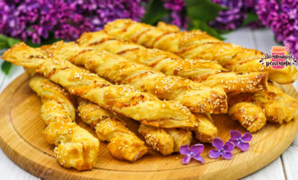 Слоеные палочки с ветчиной и сыром