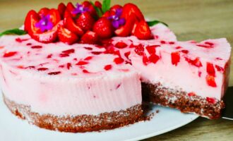 Три полезных десерта с клубникой