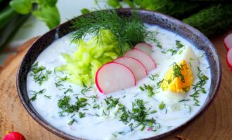 Холодник с огурцами и редисом