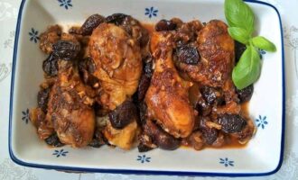 Куриные ножки с вишней