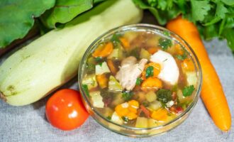 Летний суп из кабачков с курицей без картошки