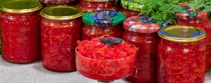Салат из капусты со свеклой на зиму без стерилизации