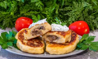 Зразы картофельные с грибами и мясным фаршем