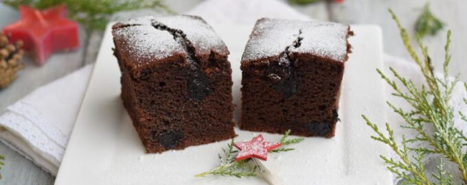 Новогодний пряничный кекс с черносливом и какао