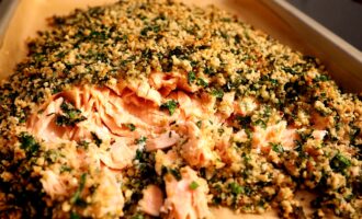 Семга в духовке под ореховой корочкой
