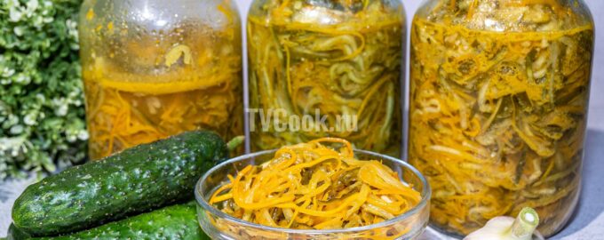 Закусочный салат из огурцов с морковью на зиму