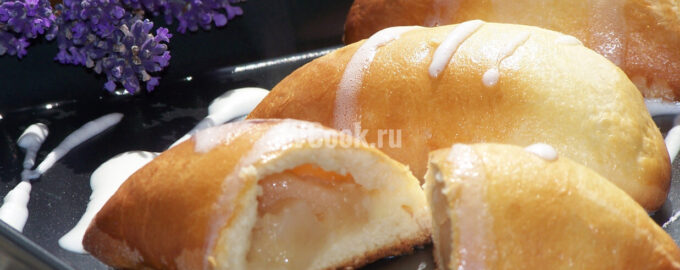 Пирожки дрожжевые с яблоками