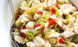 Салат с баклажанами и курицей