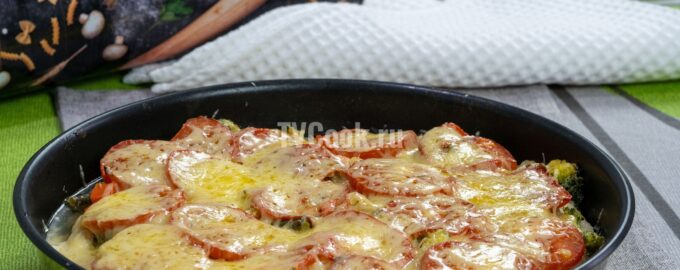 Куриная грудка запеченная с овощной смесью и сыром