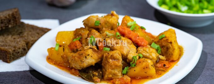 Мясное жаркое с картофелем