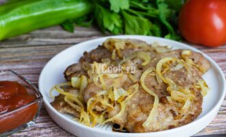 рецепт Отбивные из свинины с репчатым луком